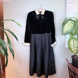 Vintage Act II Black Velvet White Satin Collar Cuffed A Line Whimsigoth Dress M